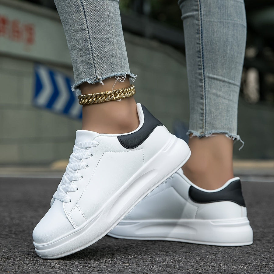 Svea Sneakers