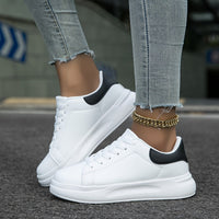 Svea Sneakers