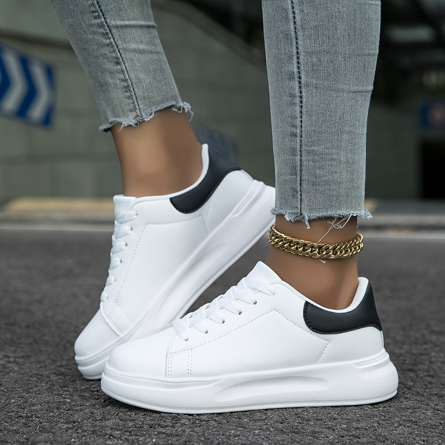 Svea Sneakers