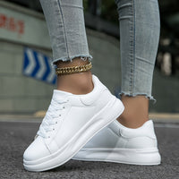 Svea Sneakers in White