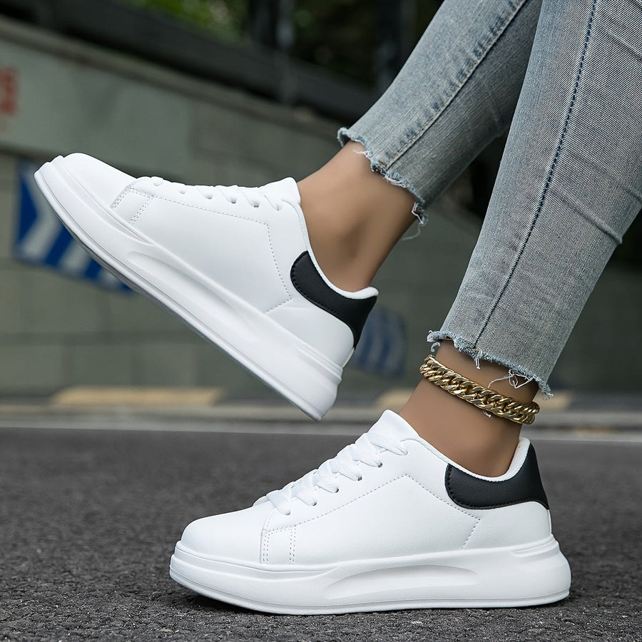 Svea Sneakers