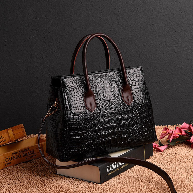 The Bordeaux Leather Tote in Midnight