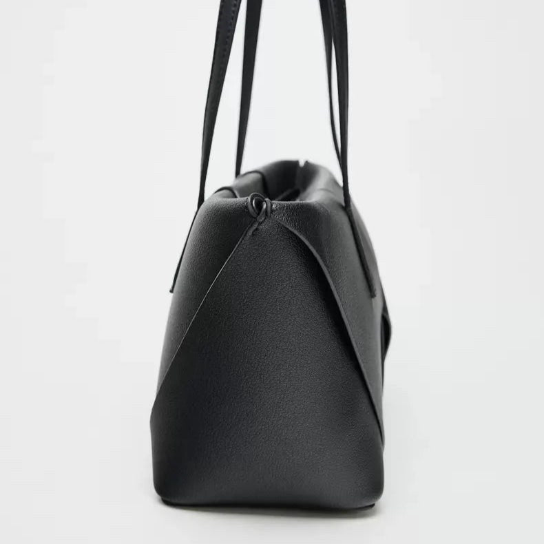The Scultura Tote in Charcoal