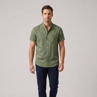 The Weekend Linen Shirt in Emerald