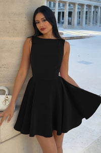 Tivessa Women's Boat Neck Sleeveless Mini Party Dress in Black