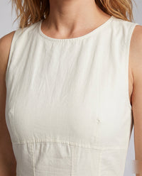 Ulrika Linen Dress with Sleeveless and Fitted