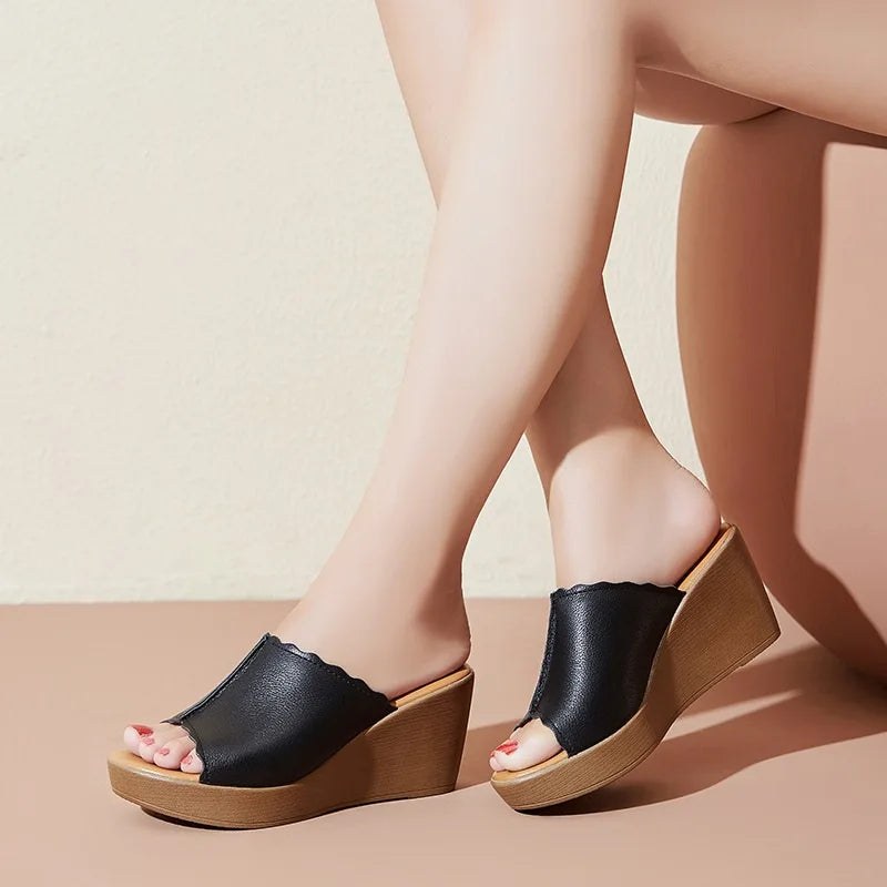 Verona Wedge Sandals in Black