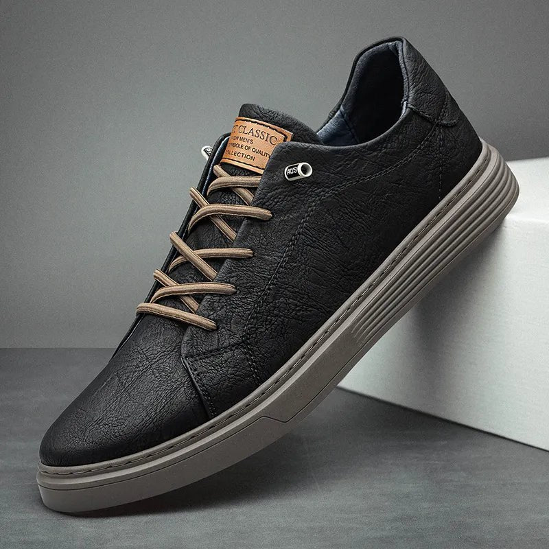 Wiebe Sneakers in Black