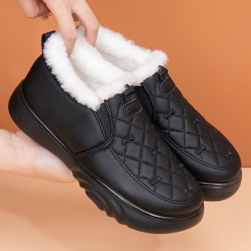 Zoe Comfortable Shoes in Black